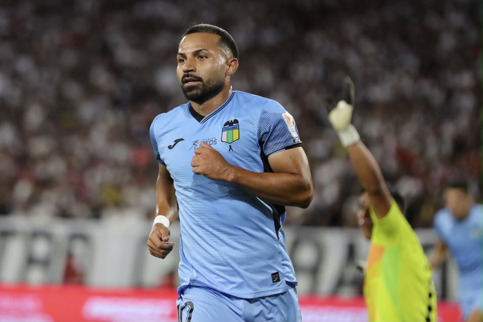 Pizarra táctica de fútbol con jugadas